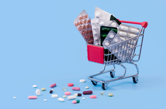 Fotografía que muestra un carrito con medicamentos adentro representando la farmacia a domicilio en línea de Farmasoluciones.